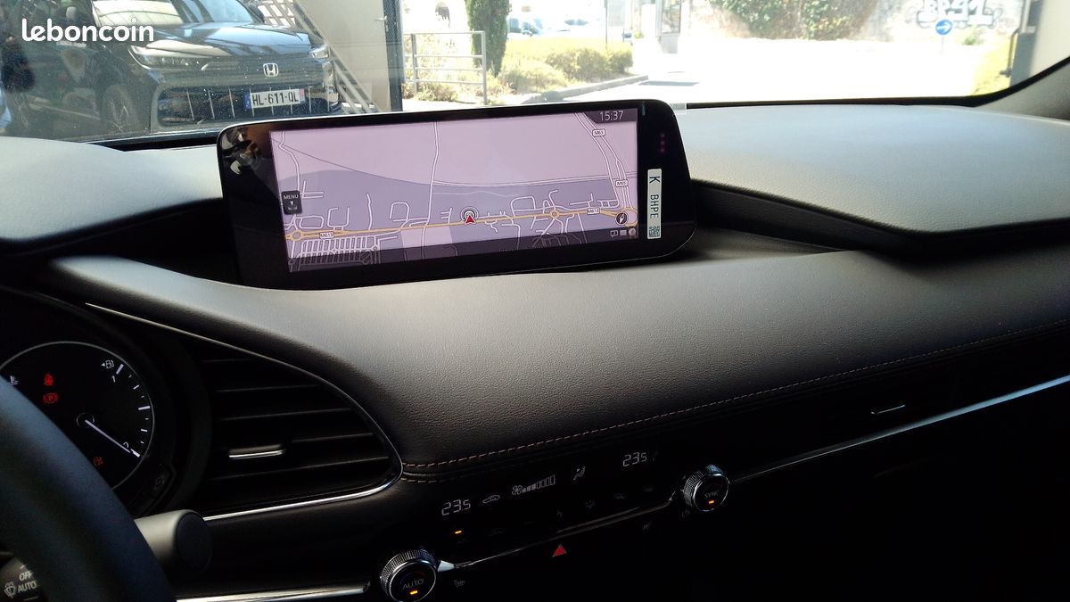 MAZDA Mazda3 5 portes 2.0L e-SKYACTIV-X M Hybrid 186 ch BVM6 Takumi (image 20)
