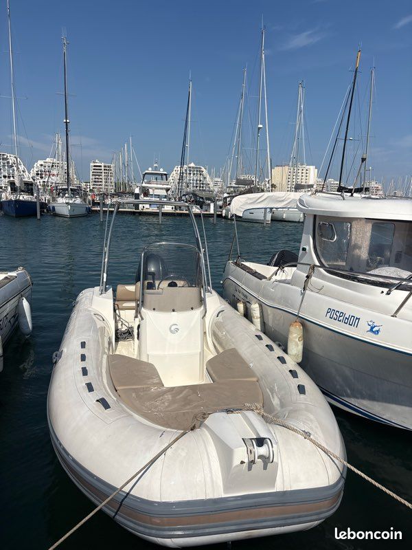 Bateau semi rigide (image 1)