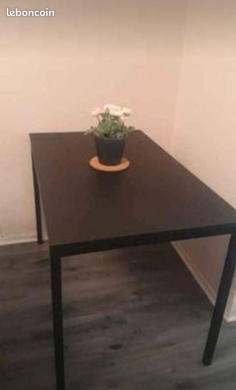 Table noir Ikea (image 1)