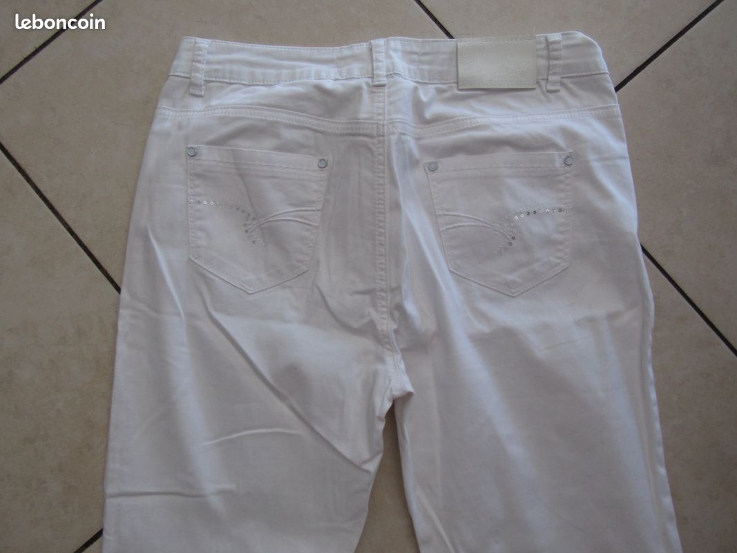 Jeans Blanc Avec Strass - Taille S - Style Skinny - Neuf Avec étiquettes - Marque Générique