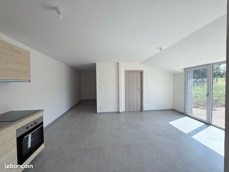 Appartement 2 pièces 65 m² · à Arc-sous-Cicon · 65 m² · 800 €