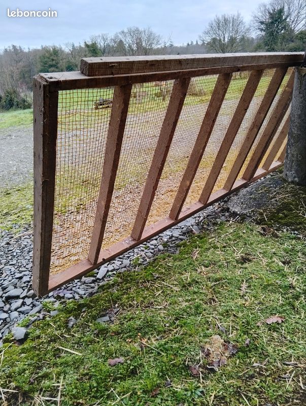 Carré en bois grillagé (image 2)