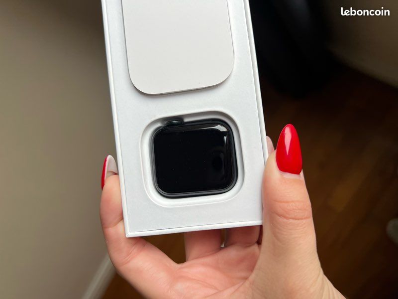 Apple Watch SE (image 3)
