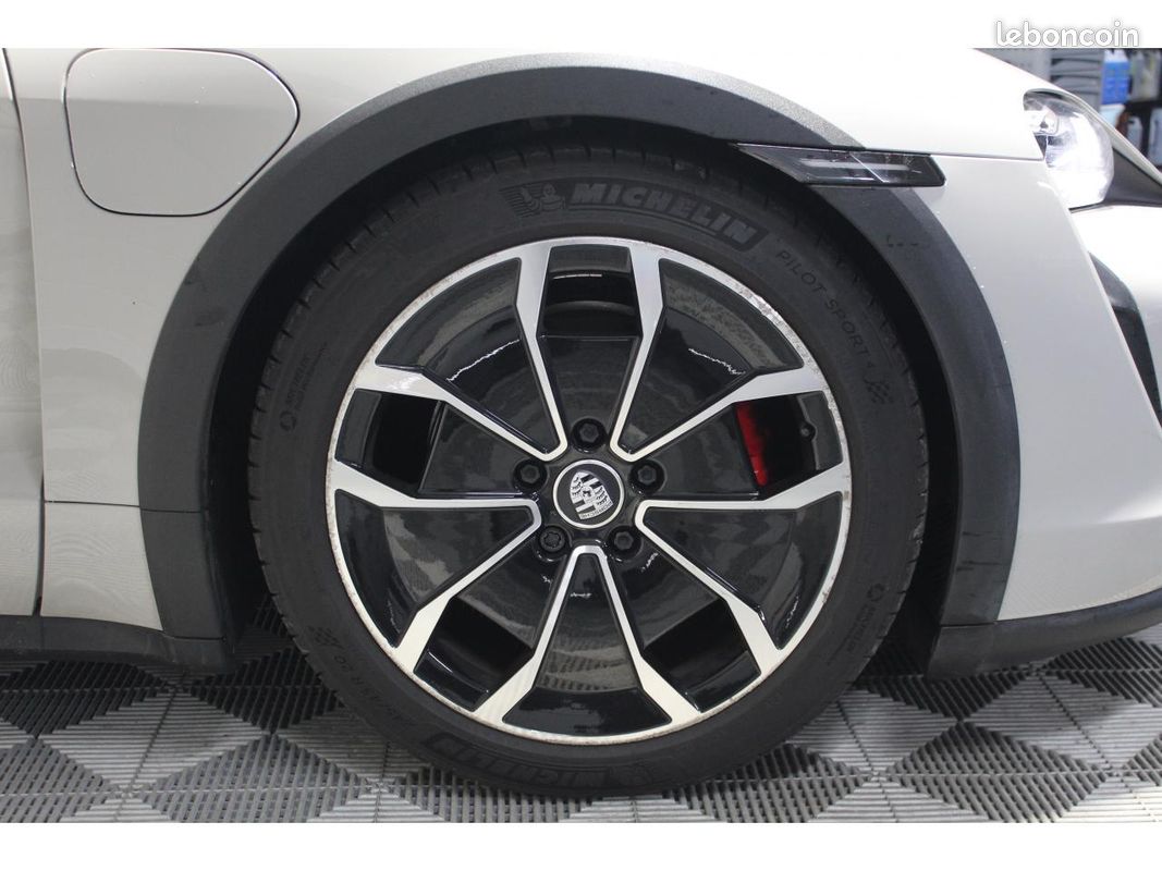 PORSCHE TAYCAN CROSS TURISMO 4S 571 Gris Craie Roues AR directrices (image 26)