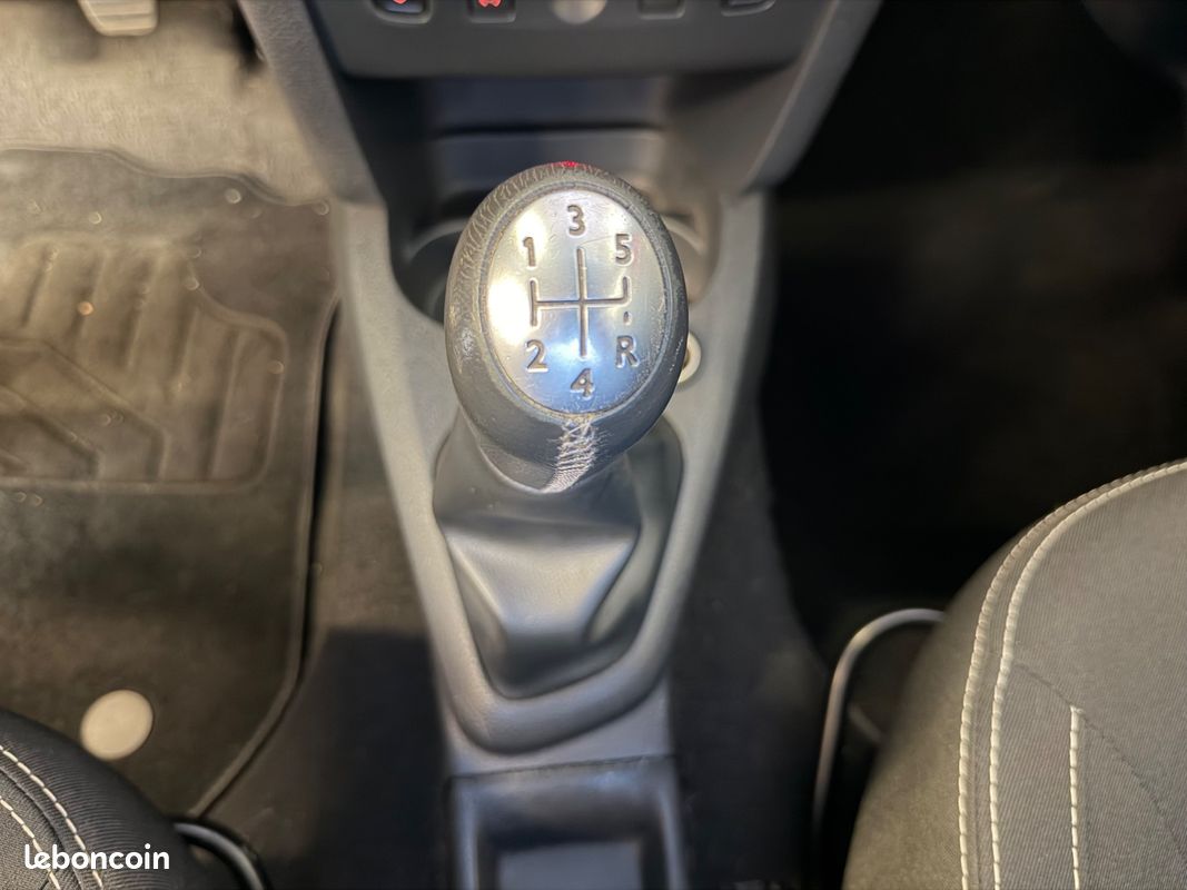 DACIA LOGAN MCV TCe 90 Ambiance / Ecran / Régulateur et limiteur de vitesse / Distribution / (image 19)