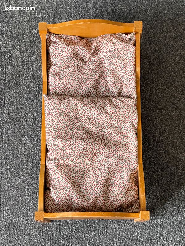 Petit lit de poupée en bois vintage (image 6)