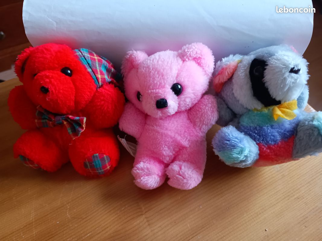 3 nounours en peluche (image 1)