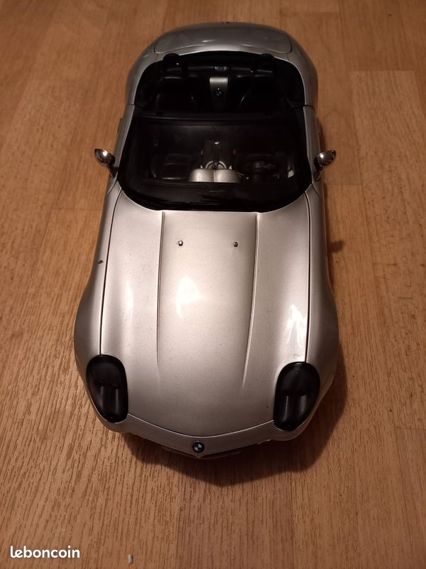 Modèle BMW Z8 Édition James Bond 1999 - Échelle 1:18 Kyosho, Avec Boîte