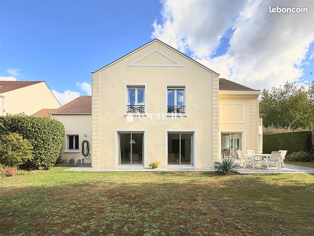 Maison 8 pièces 221 m² · à Saint-Thibault-des-Vignes · 221 m² · 790 400 €