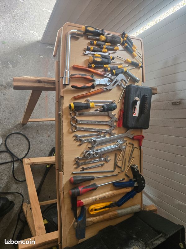 Caisse a outils + outis (image 5)