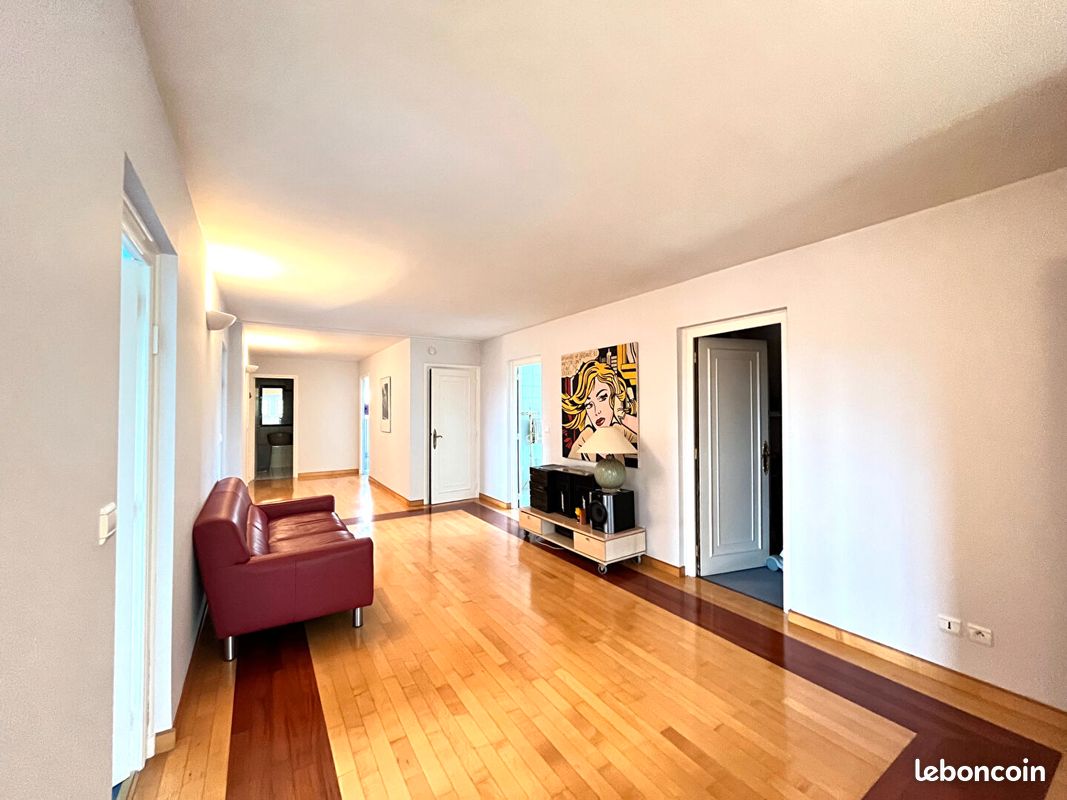 Propriété 8 pièces 340 m² (image 18)