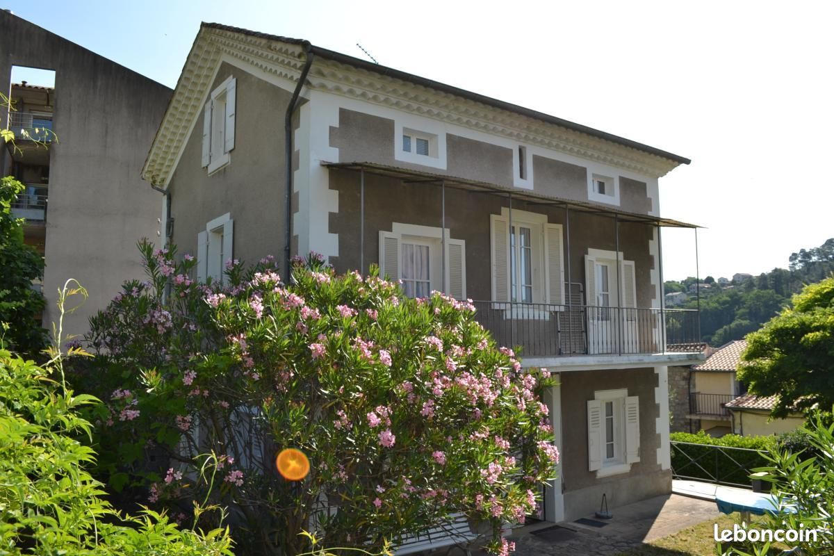 Maison 8 pièces 140 m² · à Largentière · 140 m² · 180 000 €