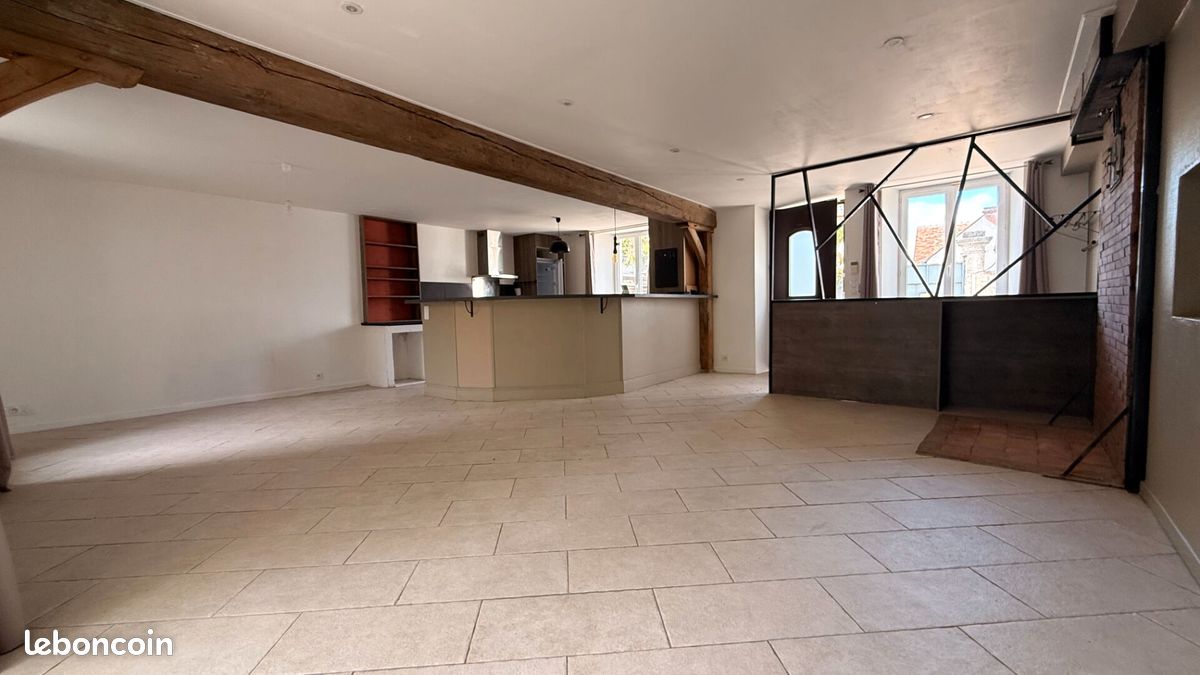 Maison 6 pièces 152 m² · à Saint-Jean-de-la-Ruelle · 152 m² · 1 400 €/mois