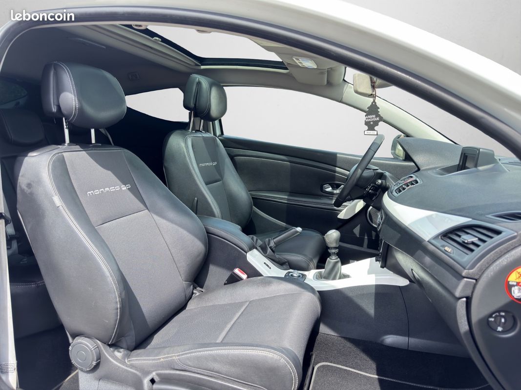 RENAULT MEGANE III COUPE dCi 130 FAP eco2 Monaco GP Euro 5 (image 10)