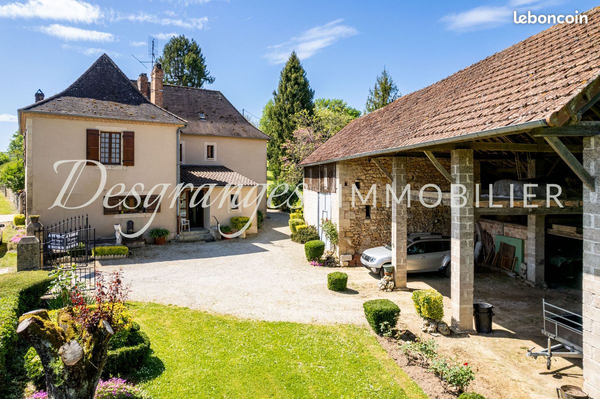Maison 11 pièces 309 m² · à Hautefort · 309 m² · 259 000 €