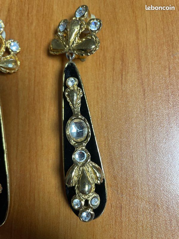 Boucle d’oreille Christian Lacroix (image 3)