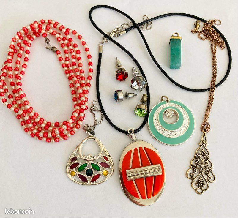 Lot De Bijoux Fantaisie Vintage Et Récents - Mix De Styles - Occasion