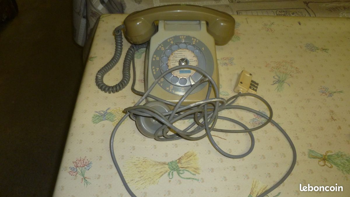 Téléphonne ancien (image 1)