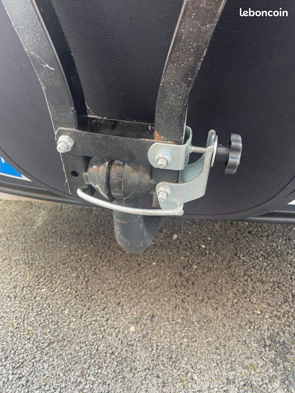 Porte vélo sur attache remorque (image 2)