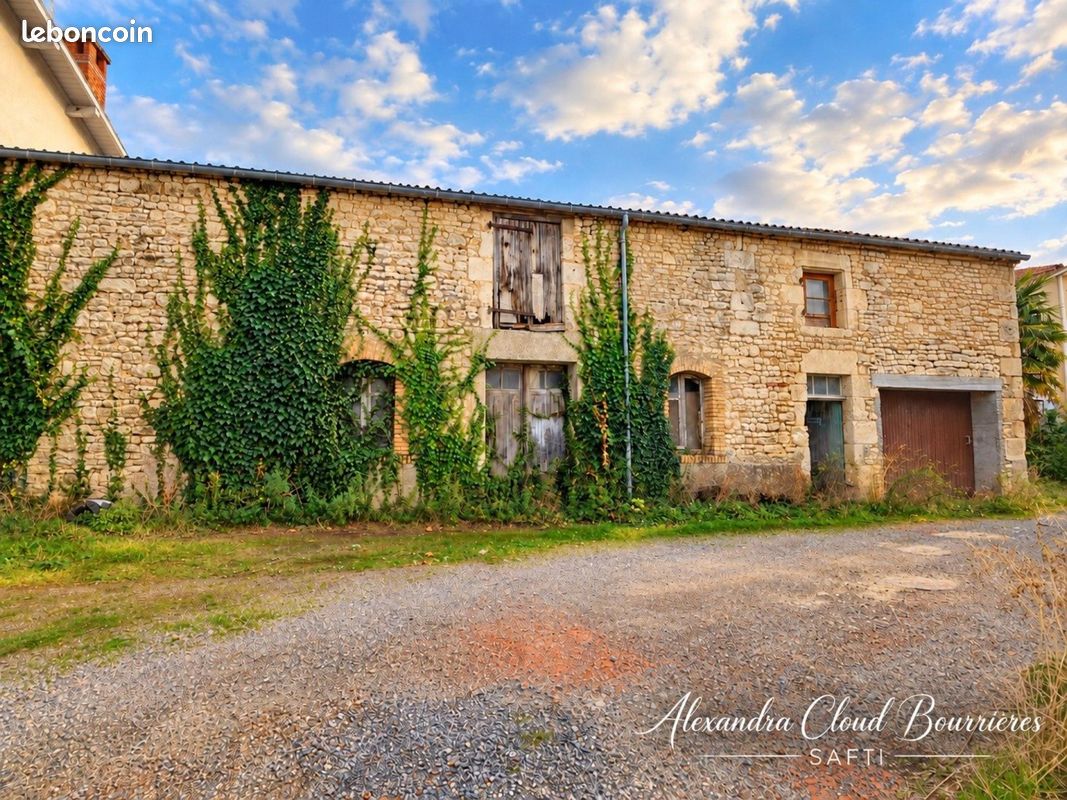 Appartement 1 pièce 130 m² · à Fontenay-le-Comte · 130 m² · 78 750 €