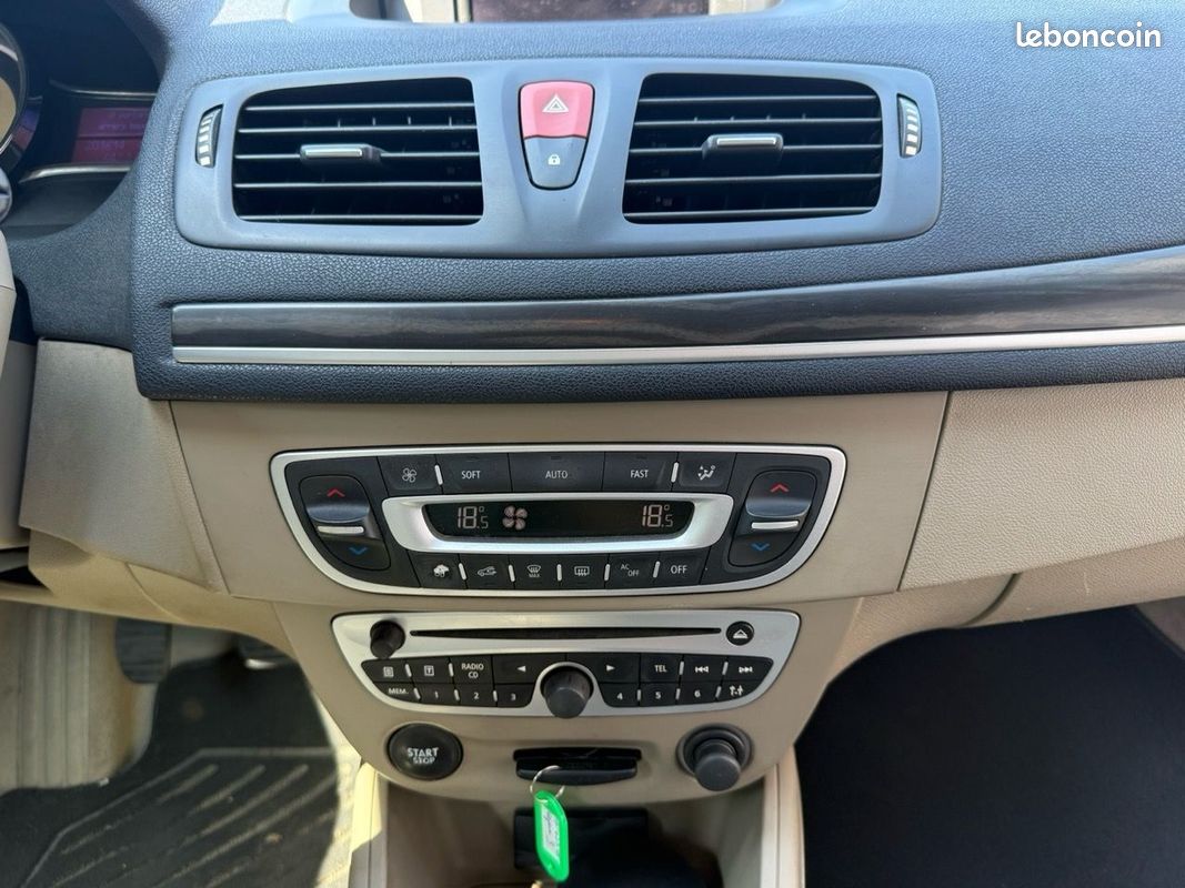 Renault MEGANE III 1.9 DCI 130CH FAP PRIVILEGE ECO² EURO5 (image 5)
