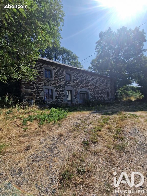 Maison 5 pièces 240 m² · à Saint-Front · 240 m² · 130 000 €