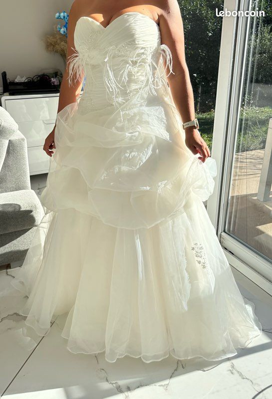 Robe de mariée princesse Vêtements