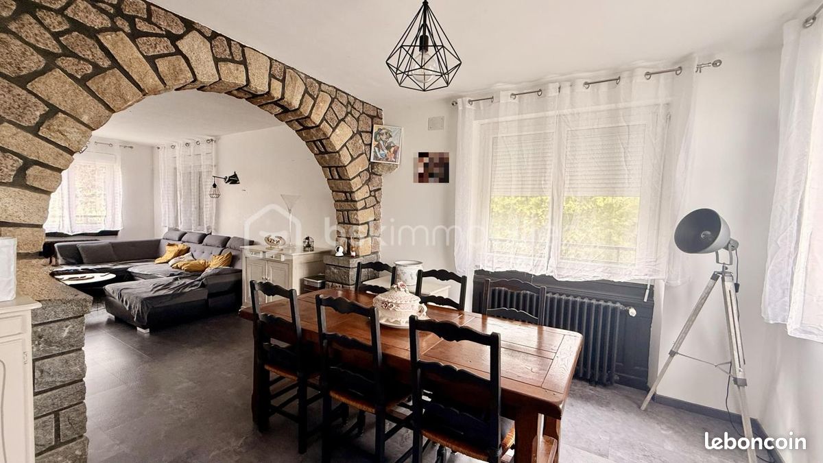 Maison 7 pièces 187 m² · à Briouze · 187 m² · 260 000 €