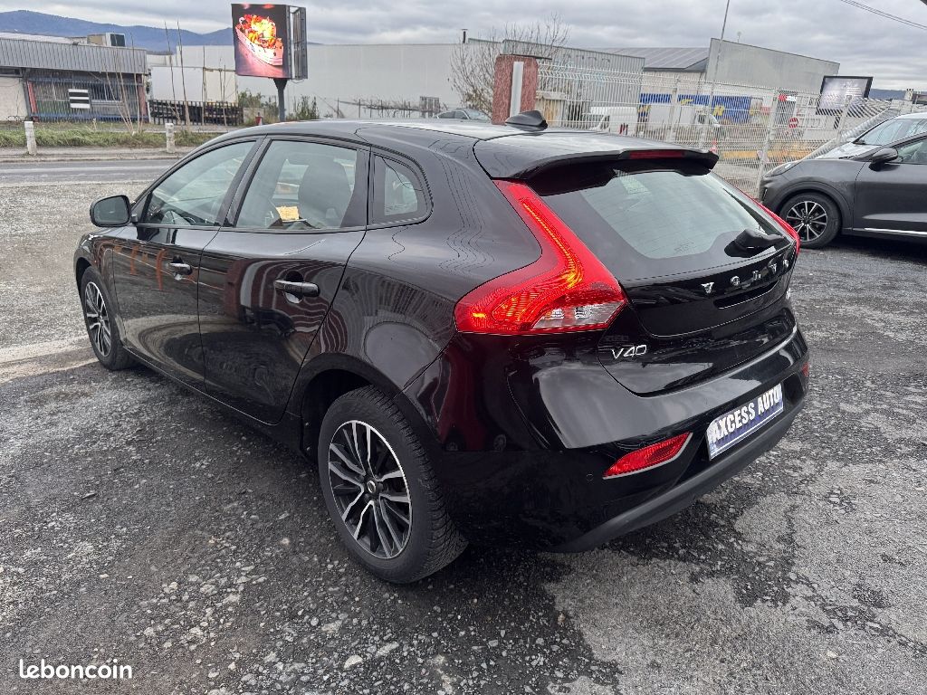 Volvo V40 D2 120 ch Momentum (image 9)
