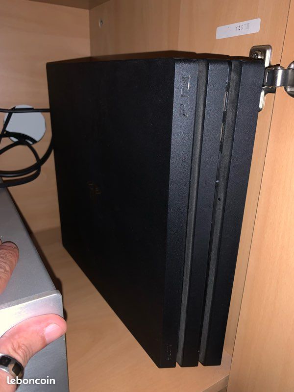 Ps4 pro + psvr 1 + 2 manettes + 14 jeux (image 4)