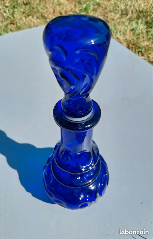 Flacon de parfum ancien bleu cobalt (image 7)