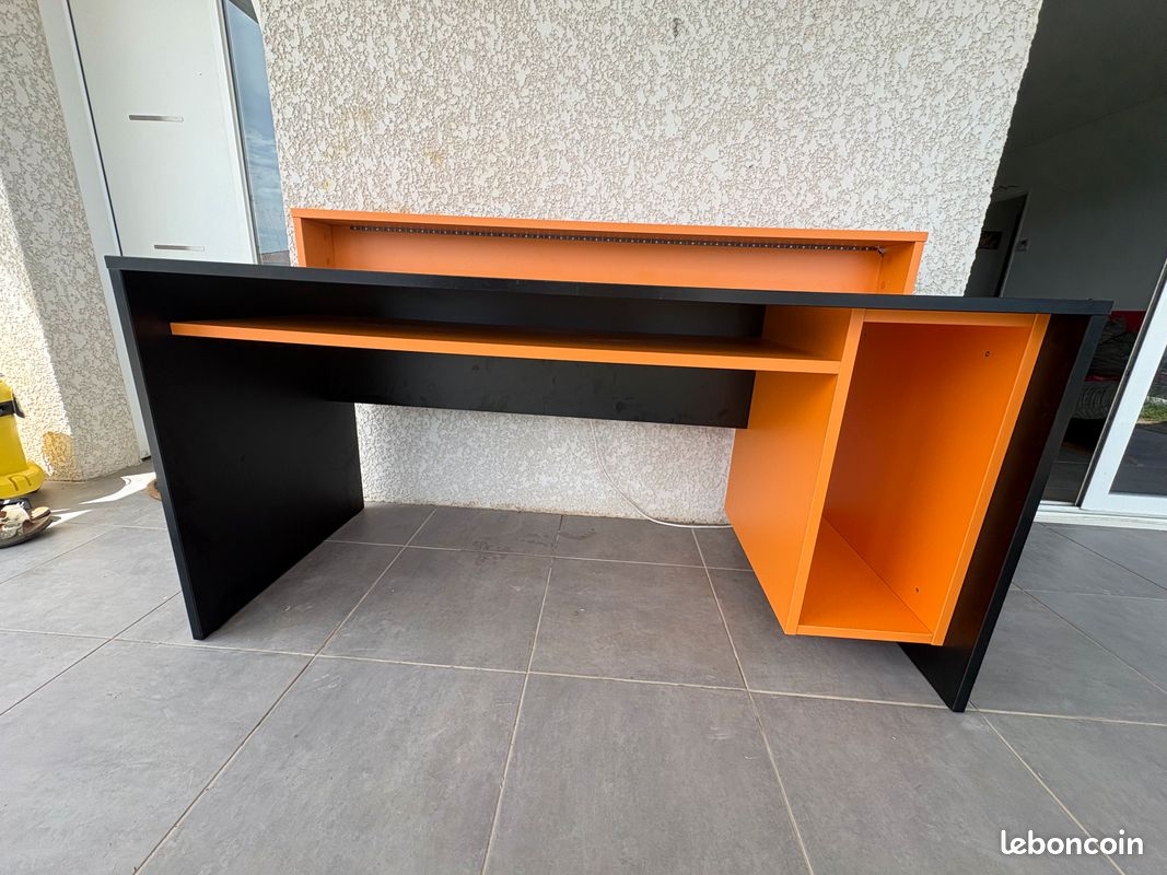 Bureau (image 1)