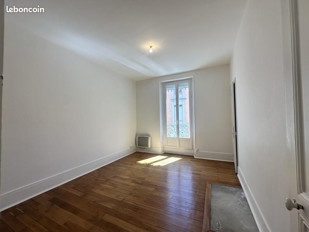 Appartement 2 pièces 49 m² · à Grenoble · 49 m² · 699 €