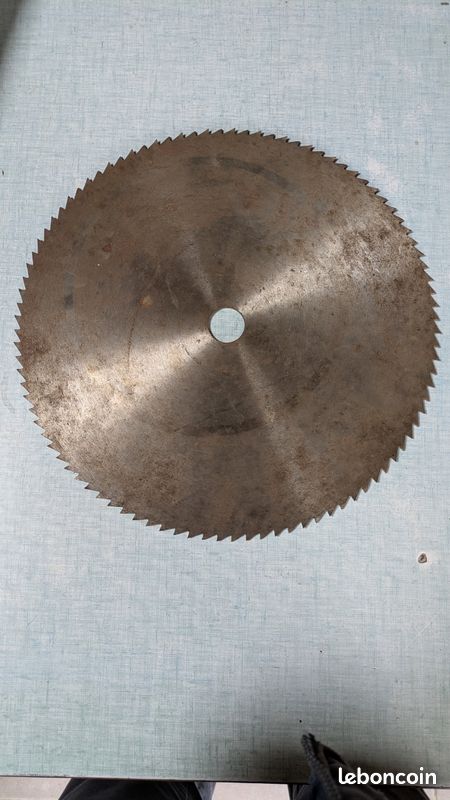 Lame de scie diamètre 300mm jamais servi (image 1)
