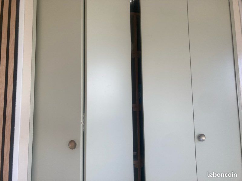 Portes de placard accordéon pliantes . Bon état (image 4)