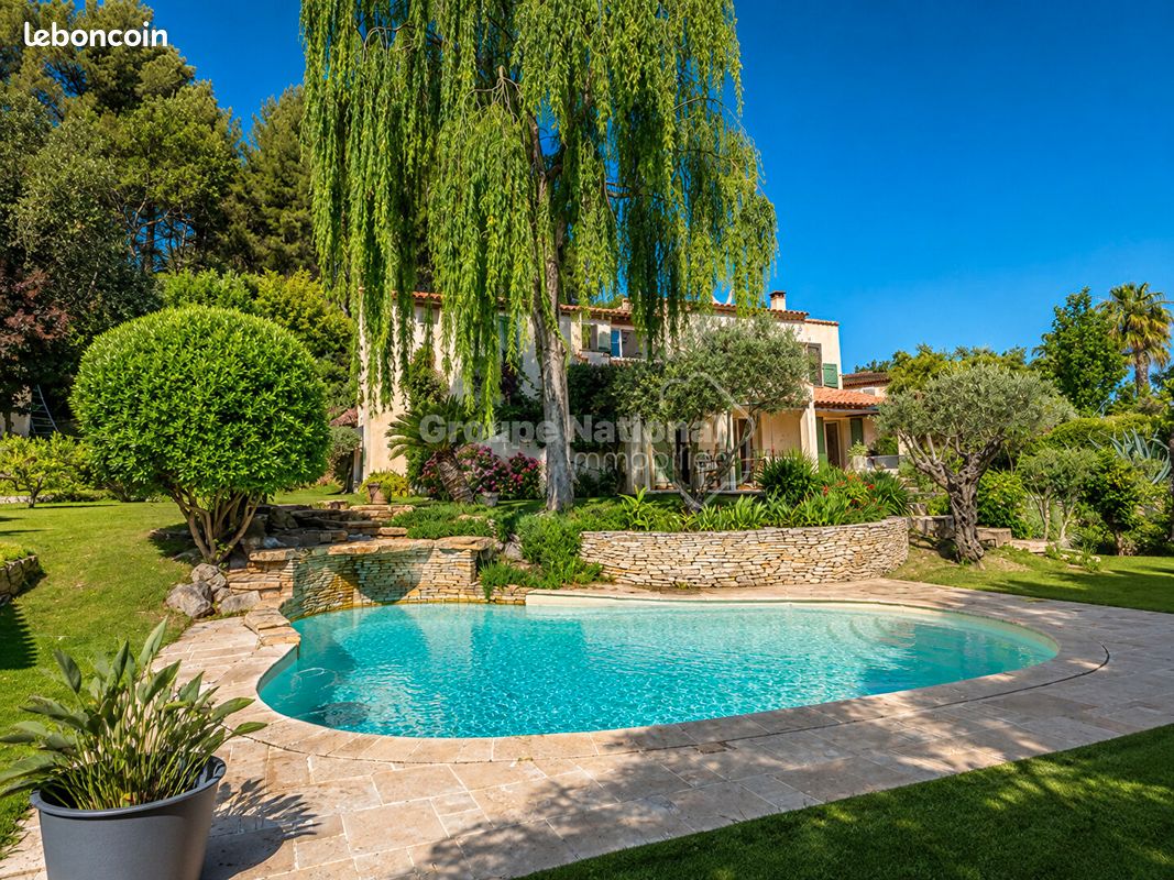 Maison 6 pièces 241 m² · à Saint-Mitre-les-Remparts · 241 m² · 799 900 €
