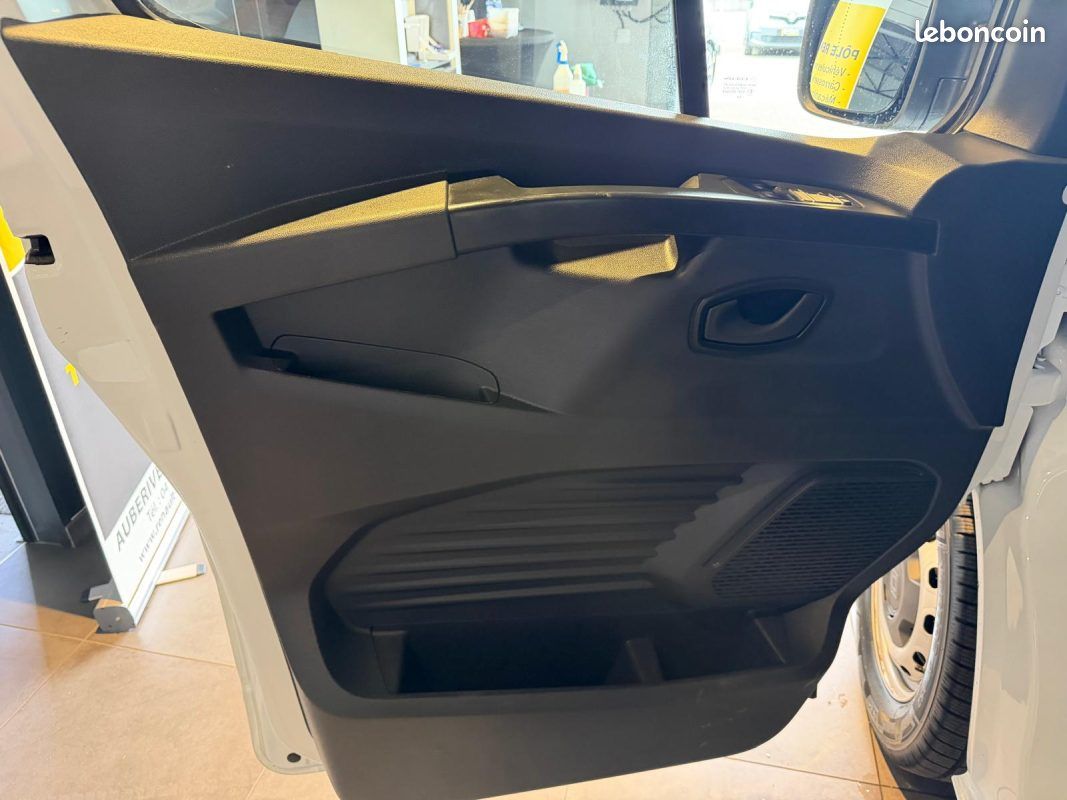 Renault trafic l2h1 3t 2.0 blue dci 150 cabine approfondie confort attelage / prix ht (image 19)