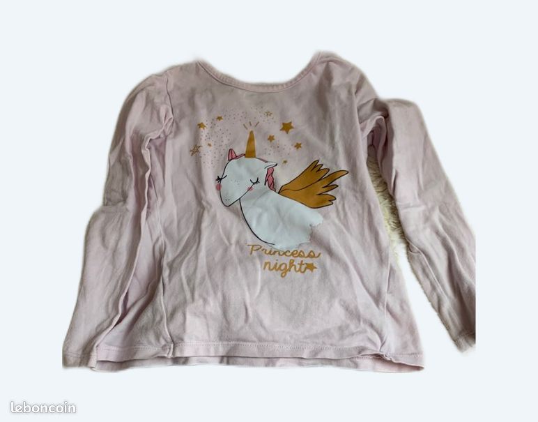 Vêtements fille 4 ans kway et pyjama (image 1)