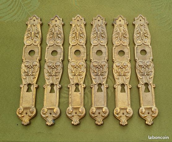 Entrée De Serrure En Laiton Ancienne – 2 Têtes Coq – Dimensions 7,5 X 6 Cm