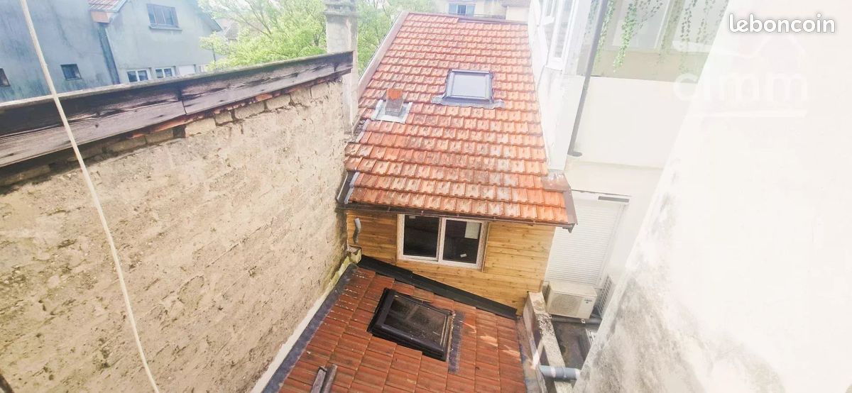 Immeuble 5 pièces 126 m² · à La Tour-du-Pin · 126 m² · 140 000 €