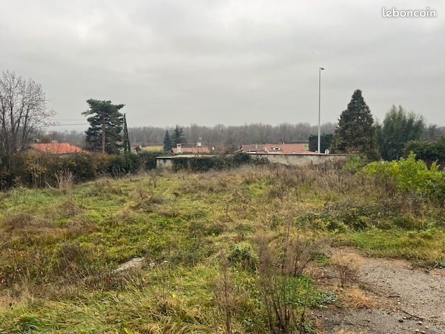 Terrain 830 m² · à Saint-Just-Saint-Rambert · 830 m² · 170 000 €