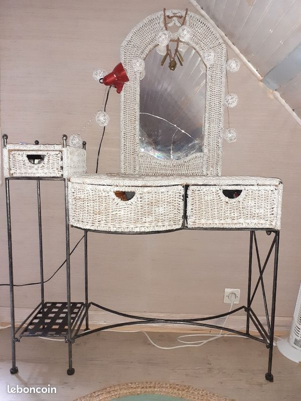 Coiffeuse en rotin (image 1)