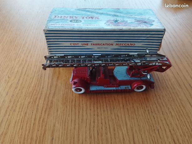 Dinky Toys – Voiture de pompiers Delahaye – Vintage Meccano