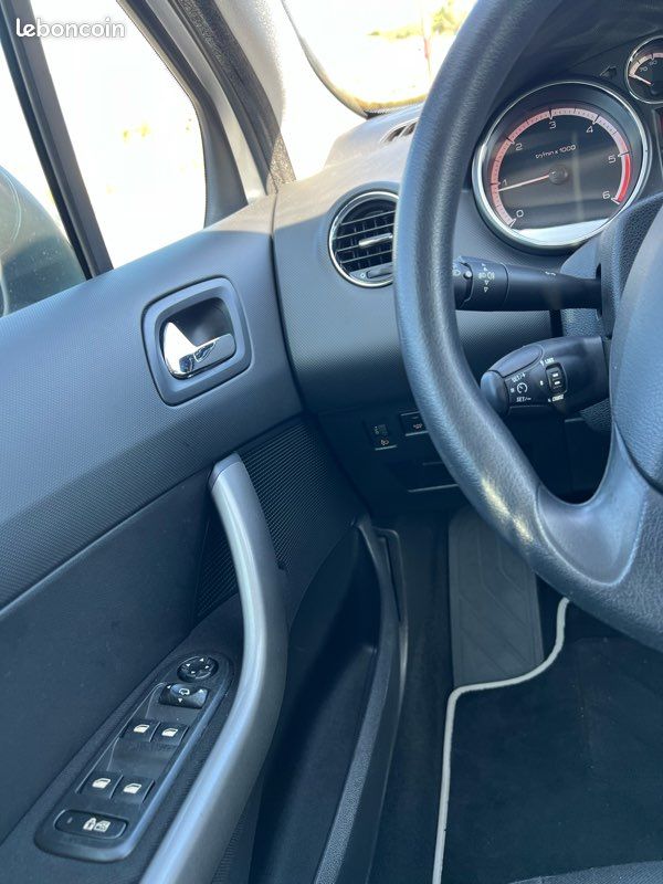 Peugeot 308 1.6 HDi 110ch Urban Move 1er main (image 8)