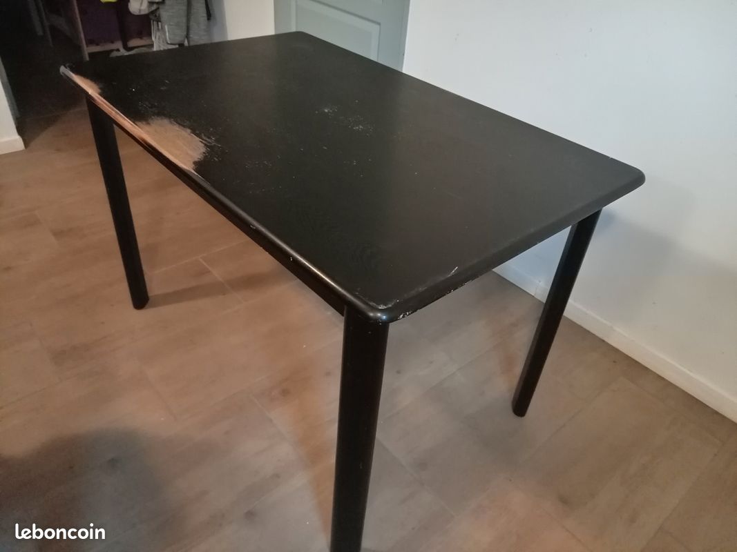 Table noire rectangulaire en bois avec sa chaise (image 2)