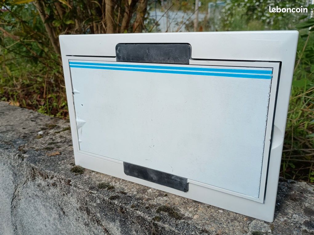 Boitier de sol Legrand 89301 (image 1)