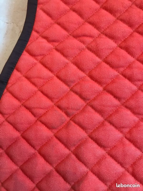 Paddock sports - Tapis de Selle origine écusson Rouge - Myver Sellerie