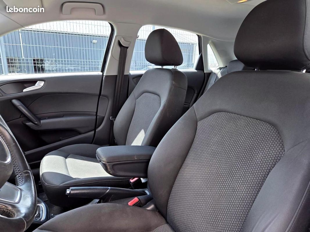 AUDI A1 Sportback 1.6 TDi DPF - 90 - Start/Stop SPORTBACK Ambiente PHASE 1 (image 9)