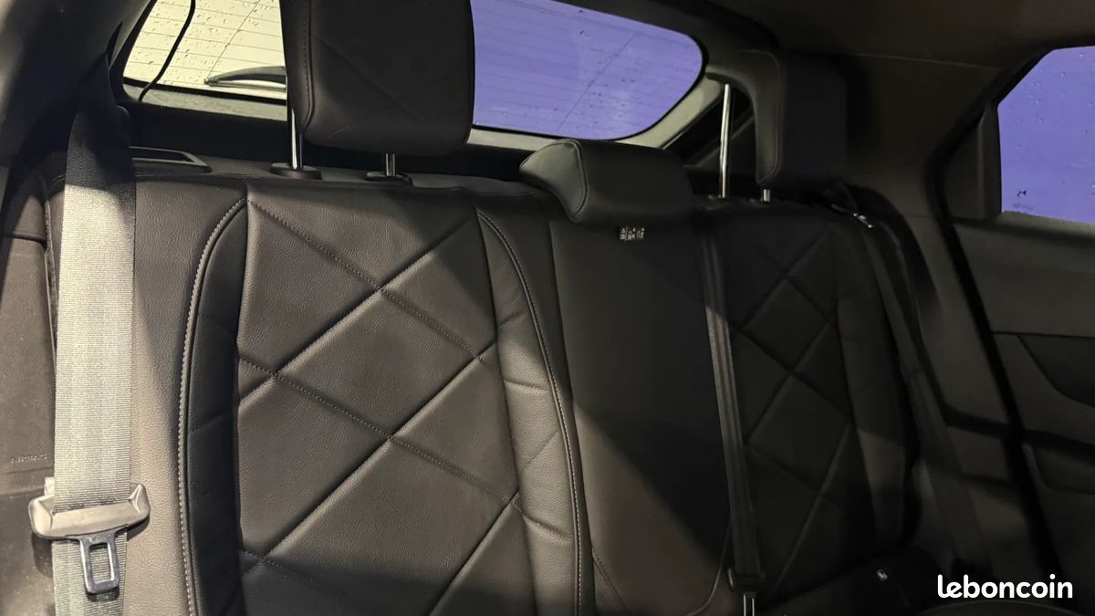 DS DS 3 Crossback BlueHDi 130ch Rivoli Automatique - Apple CarPlay - Caméras 360 - Feux LED - Cuir - Chaîne arbre à cames OK - Suivi complet constructeur - Son Focal - Régulateur adaptatif (image 24)