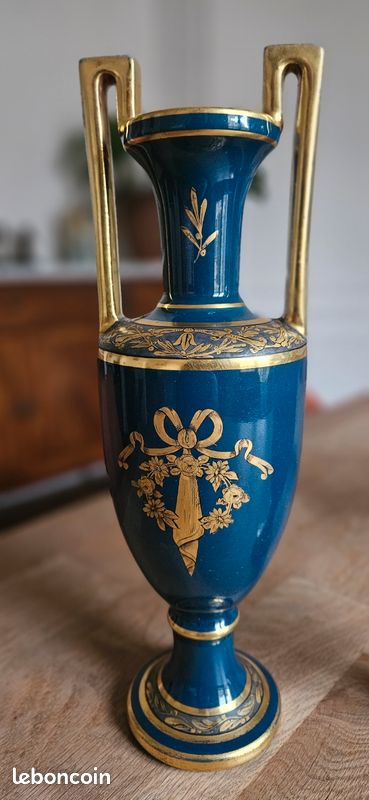 Paire de vases en faïence (image 2)